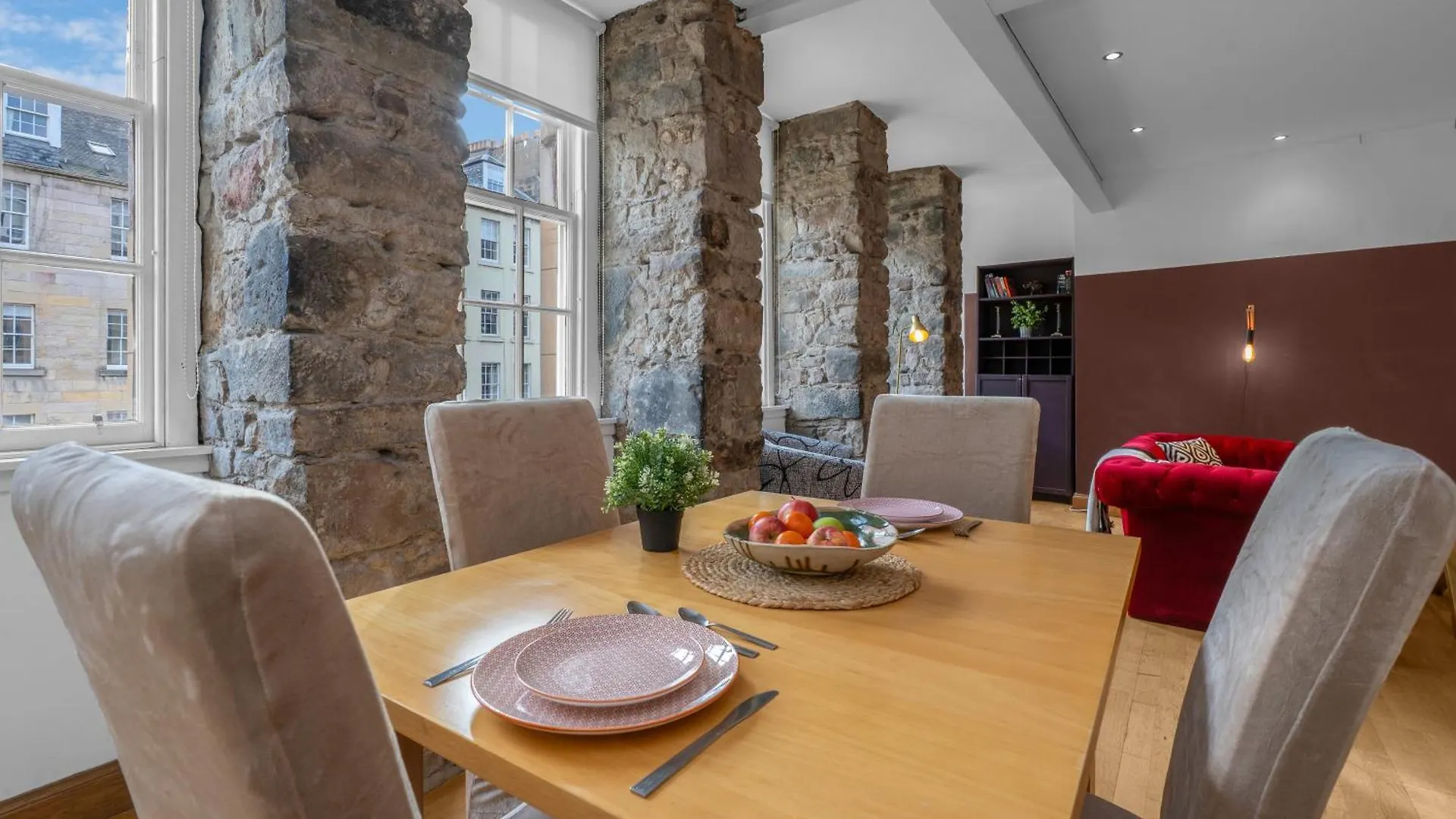 Old Town Romantic Getaway Edinburgh Apartment